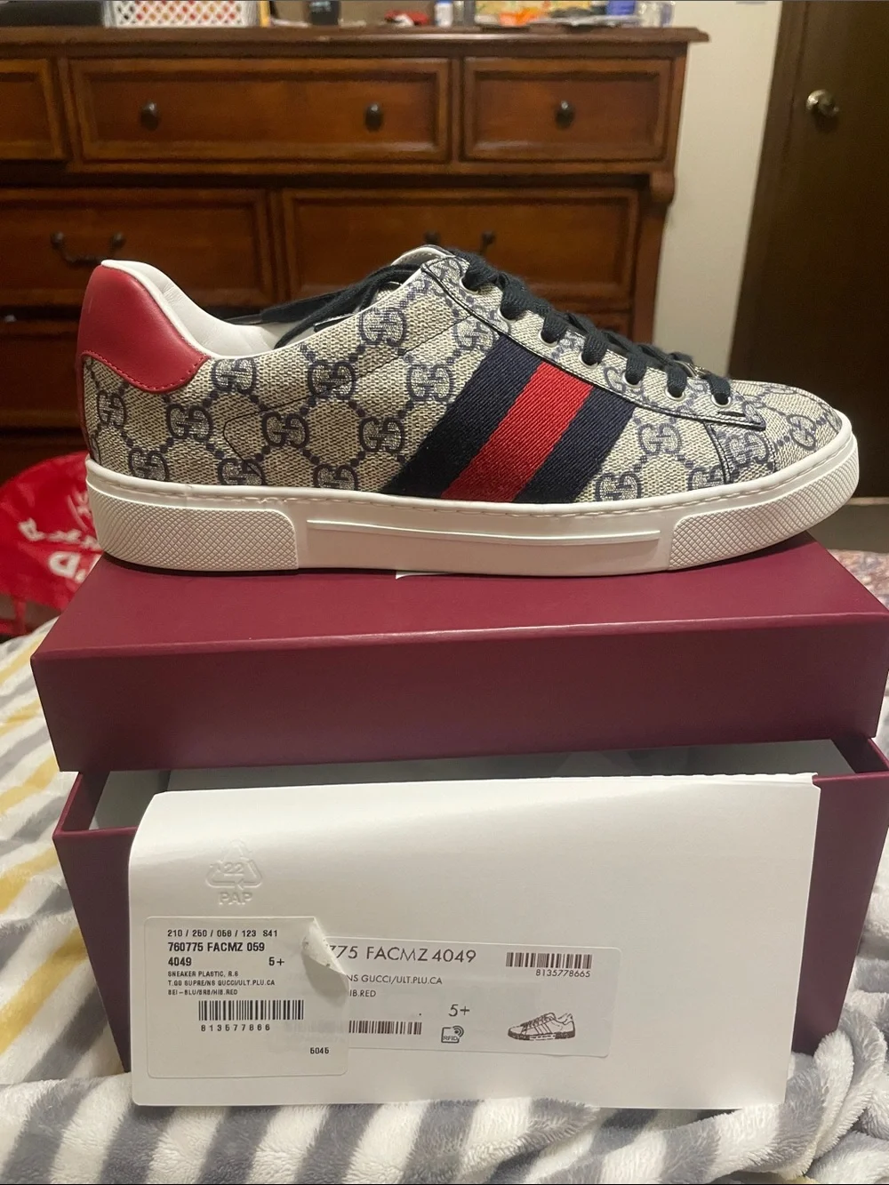 Gucci Beige GG Supreme Low-Top Sneaker with Navy and Red Web